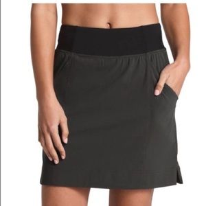 North Face Arise N Align Skirt NWT S